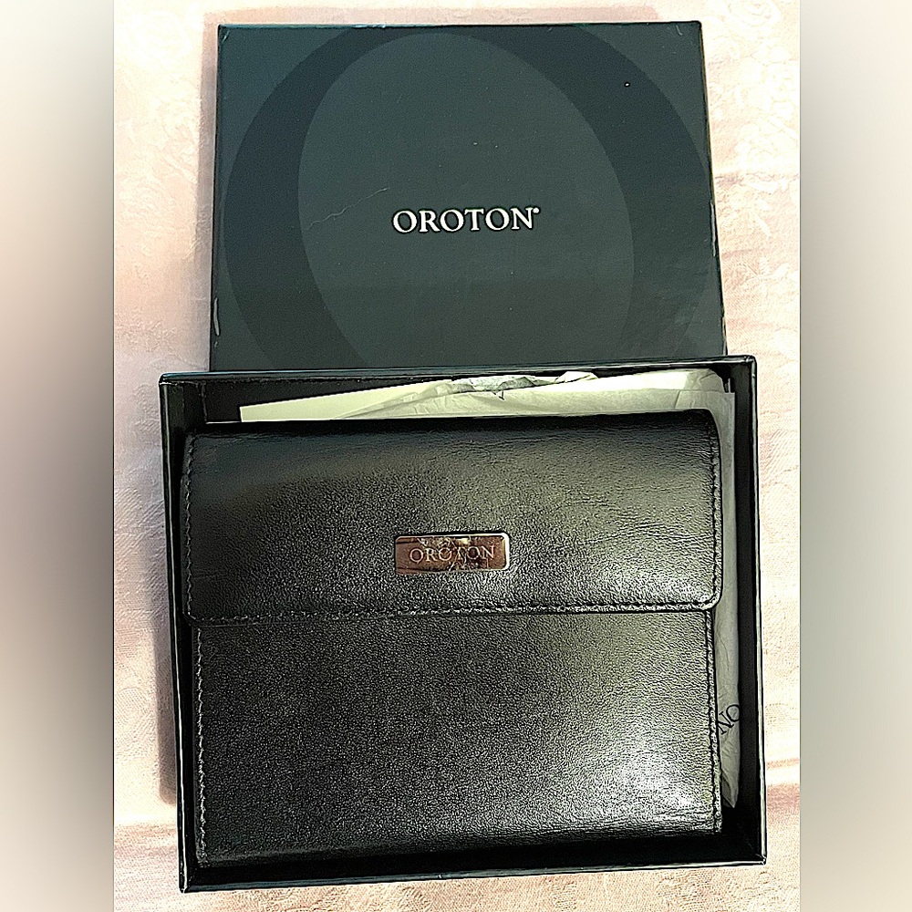Oroton Yarra Trifold Wallet, Unisex, Black Leather, new w tags, box, paperwork